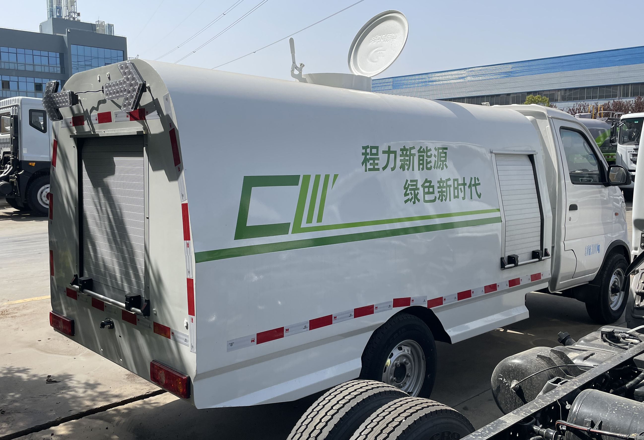 東風(fēng)途逸純電動多功能路面養(yǎng)護車圖片4