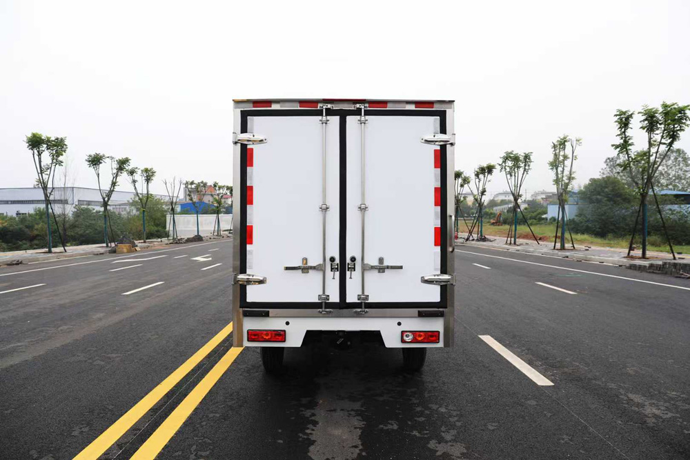 吉利?F1E 純電動箱式冷藏運輸車F類圖片5