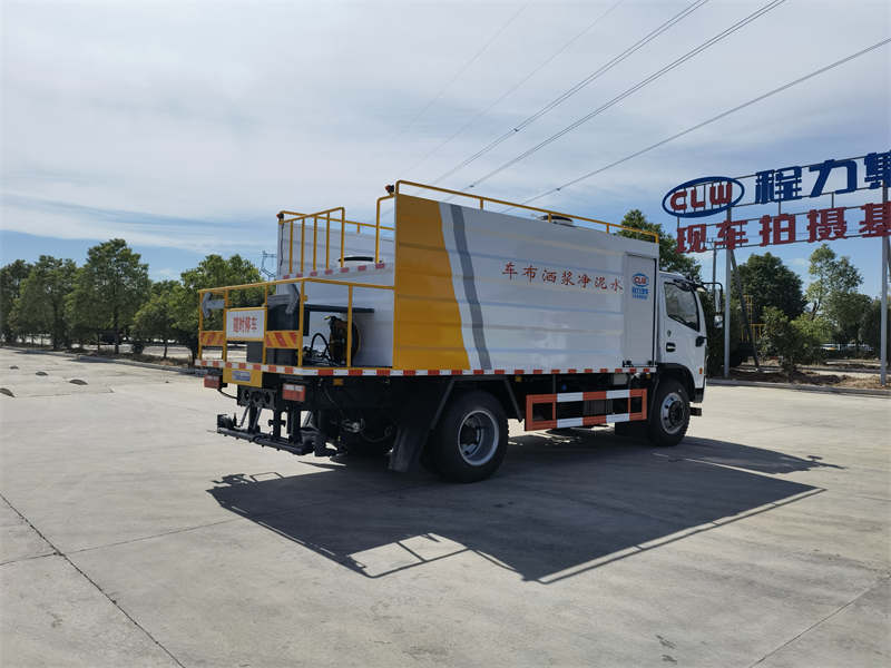 東風(fēng)大多利卡水泥凈漿灑布車圖片4