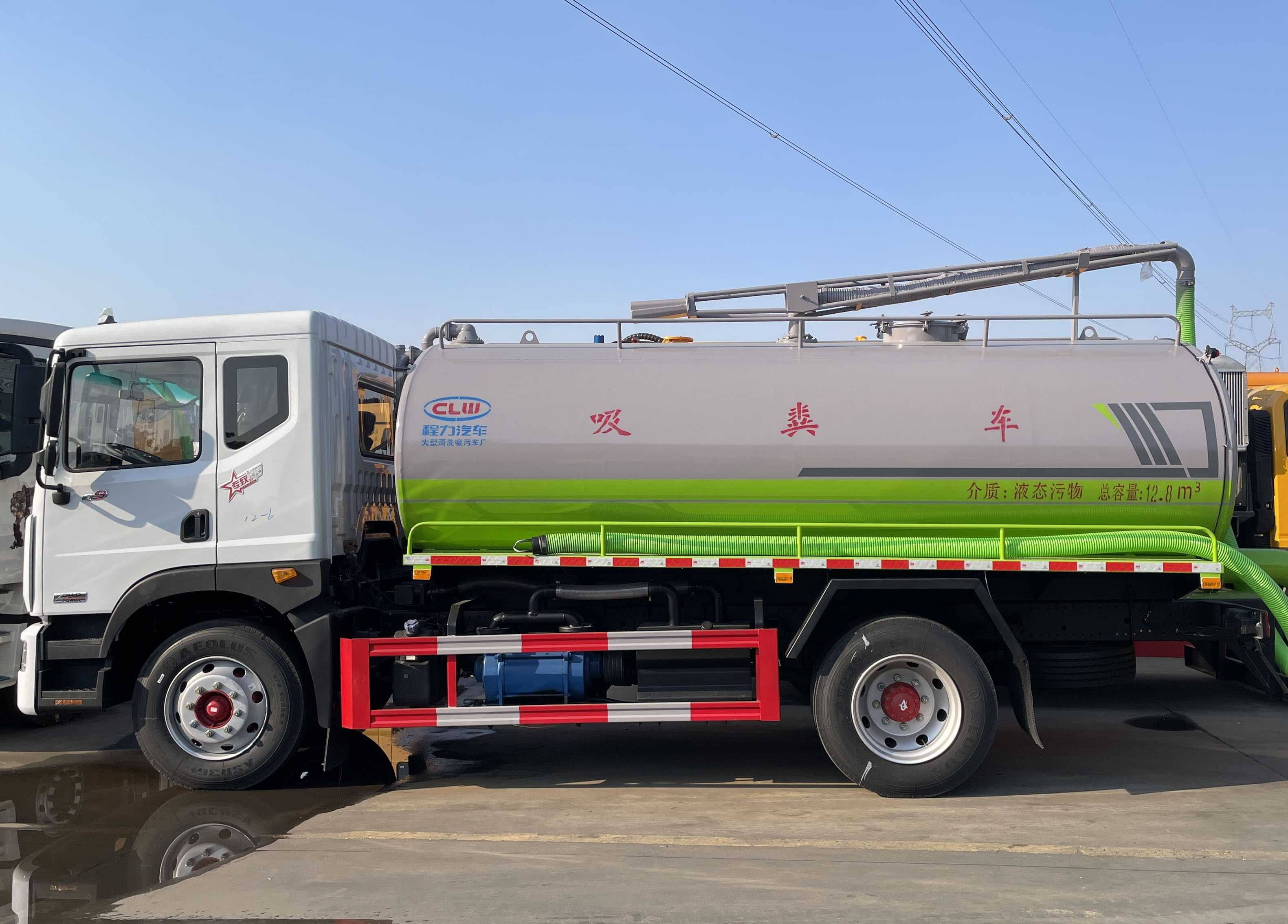 東風(fēng)多利卡12方吸糞車(chē)圖片3